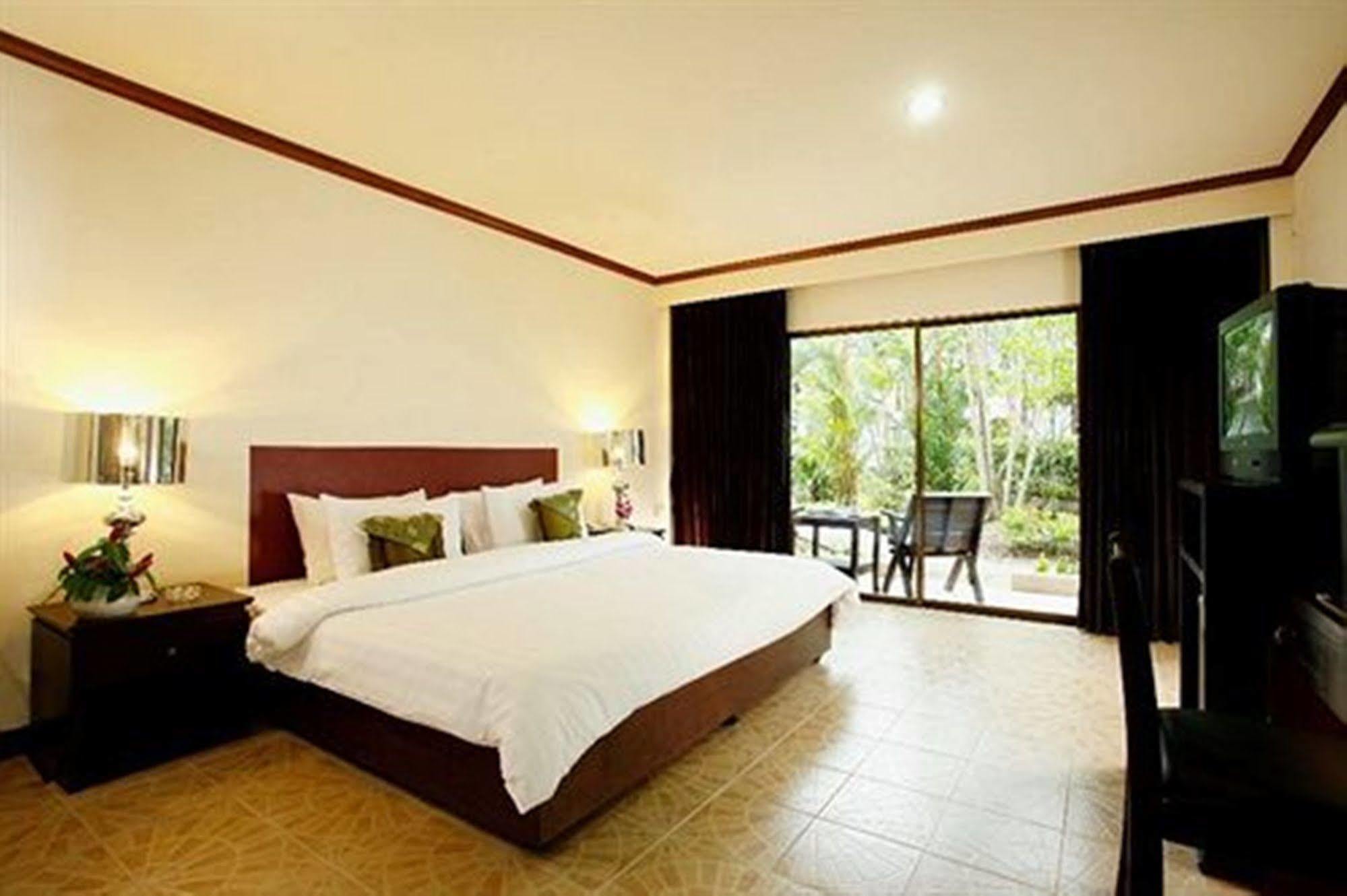 Bamboo Beach Hotel & Spa Patong 外观 照片